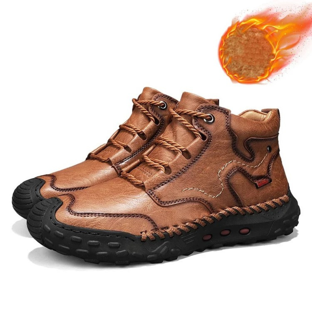 Botas de caminhada em pele costurada