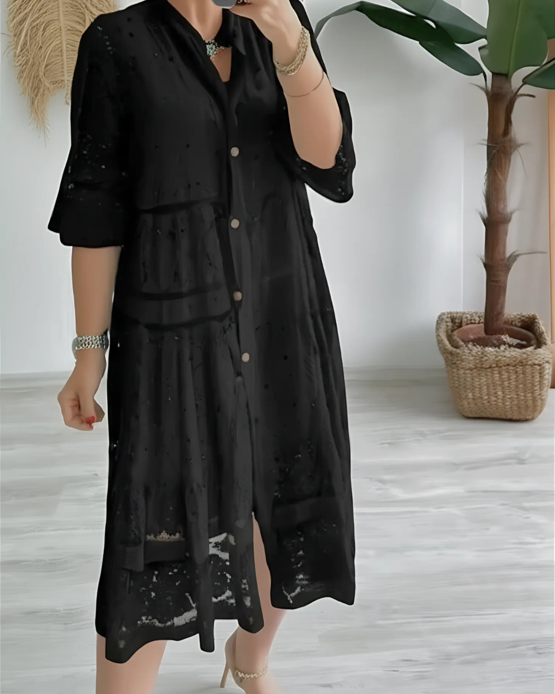 Vestido em linho com mangas e botÔes frontais.