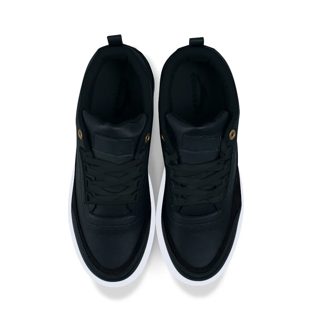 Sapato para usar em casa com elevação oculta 