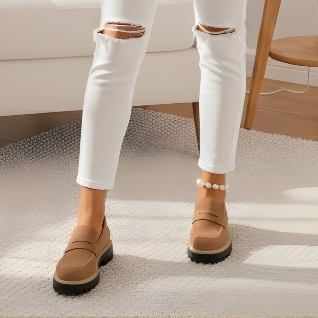 Mocassim com plataforma de salto e estabilidade para mulher