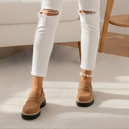 Mocassim com plataforma de salto e estabilidade para mulher