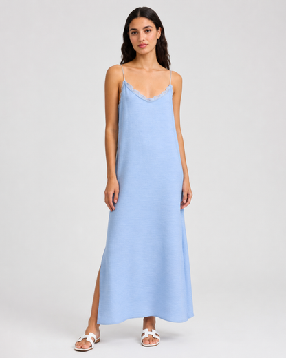 Vestido longo estilo lingerie com renda