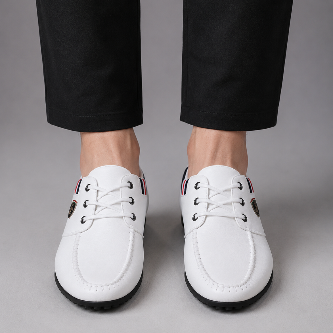 Sapatos Casuais com Atacadores e Costuras Visíveis
