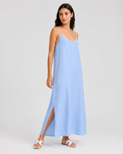 Vestido longo estilo lingerie com renda