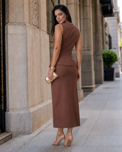 Conjunto Elegante com Colete e Saia