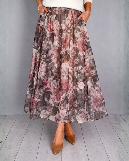 Conjunto de duas peças com blusa de malha e saia midi com padrão floral