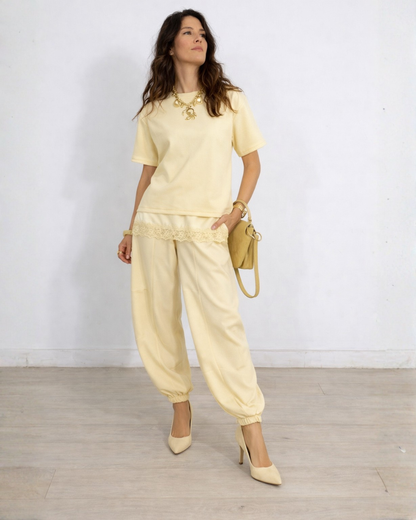 Conjunto Elástico com Detalhes de Renda Exclusivos para Mulher