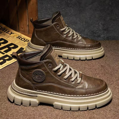 Botas de estilo britânico em couro