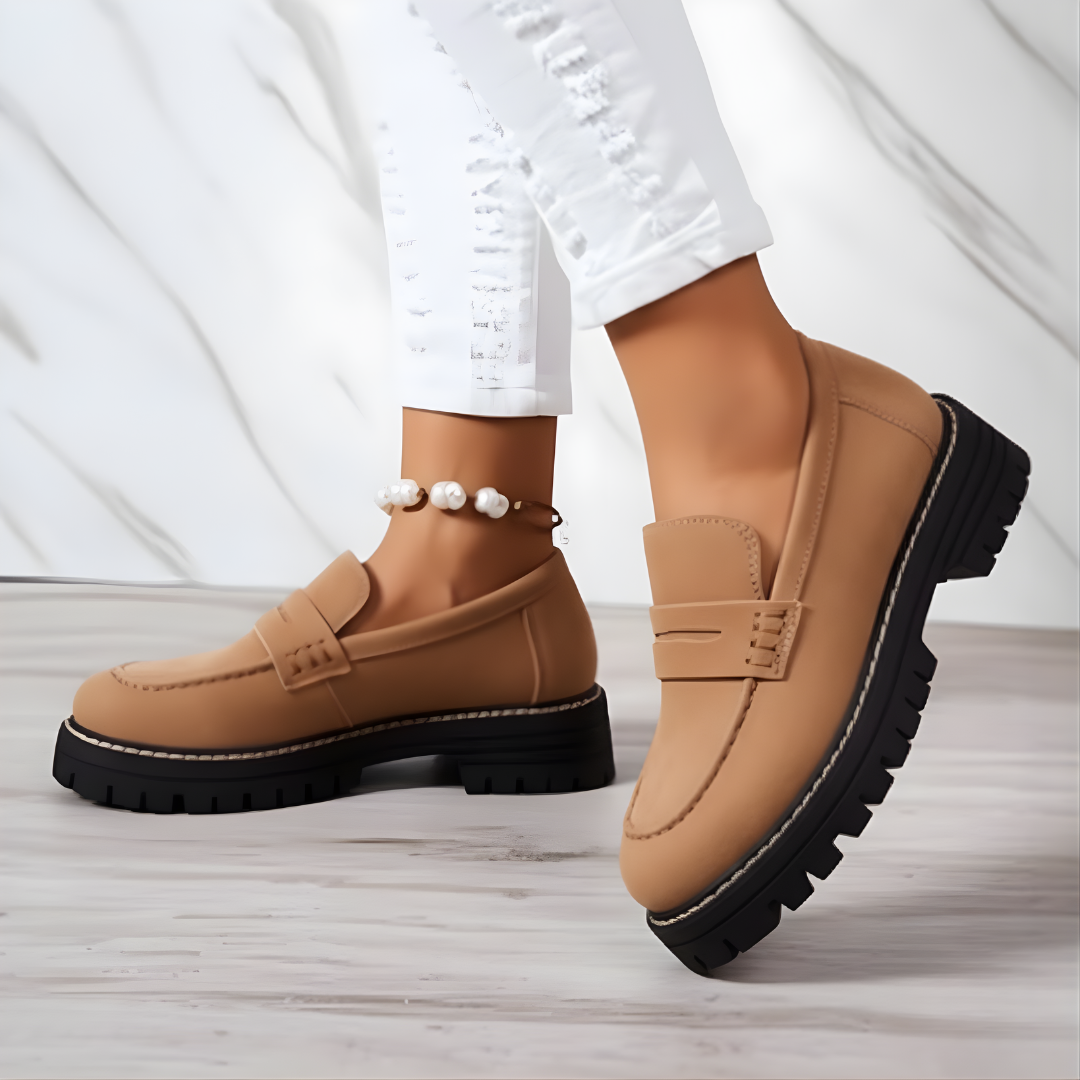 Mocassim com plataforma de salto e estabilidade para mulher