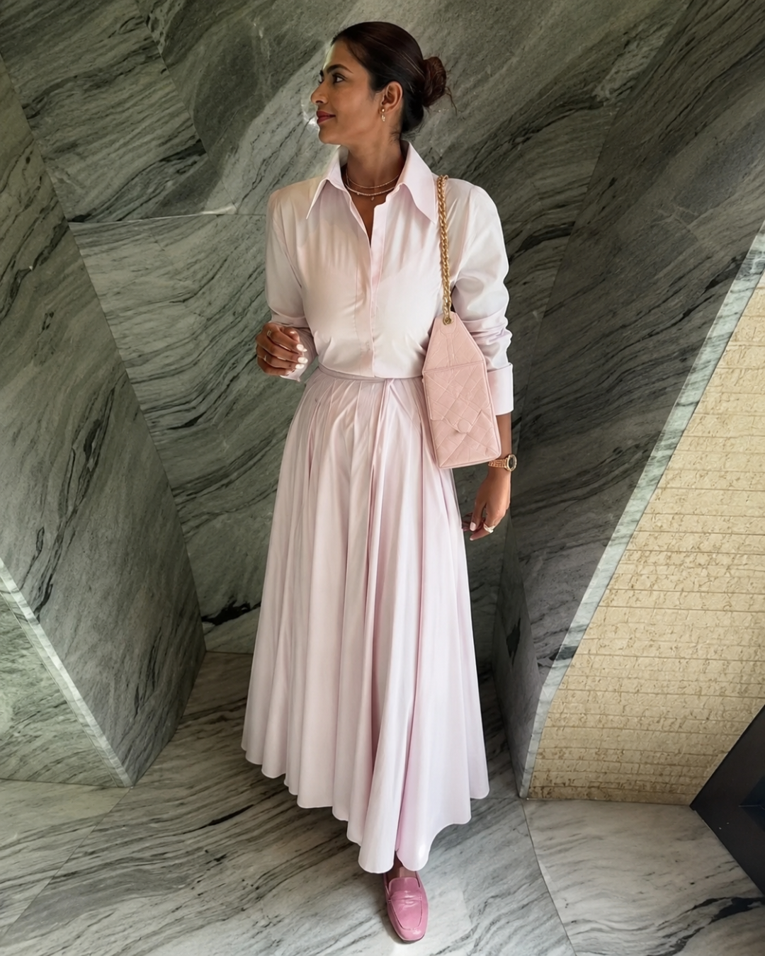 Vestido Camiseiro Comprido com Saia Plissada