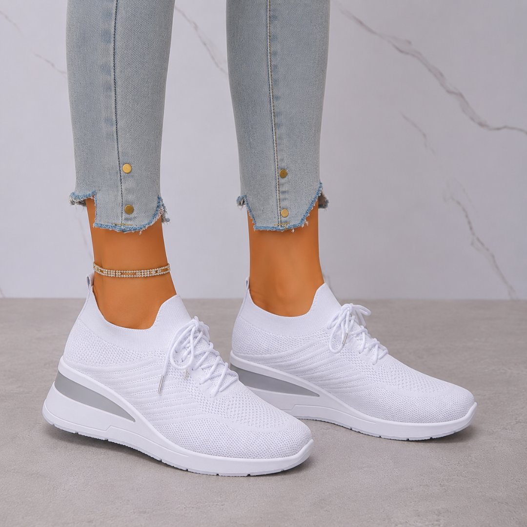 Sapatilhas Casuais com Detalhes em Renda