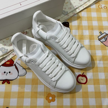 Calçado desportivo minimalista de estilo urbano para uso doméstico. 