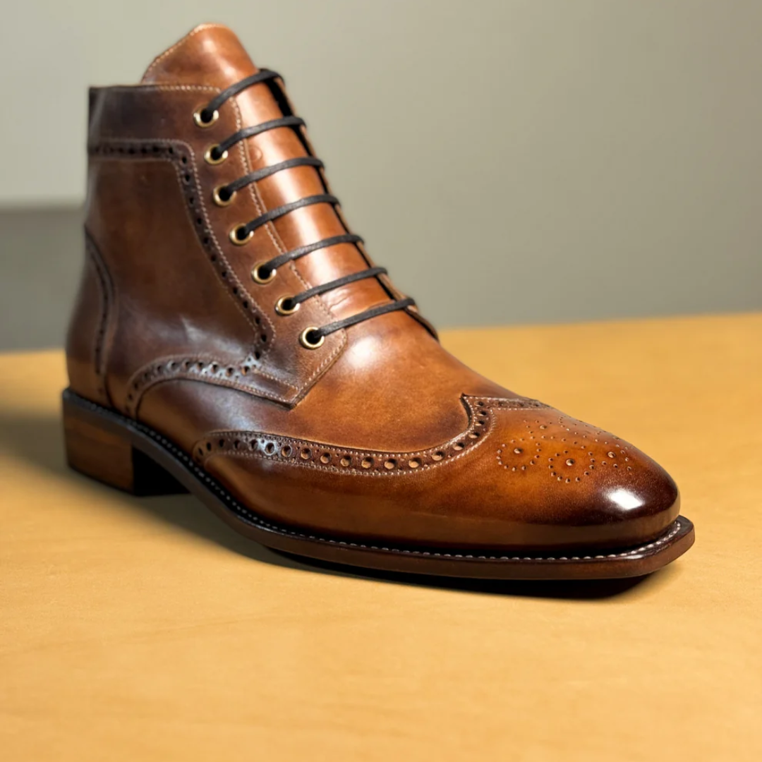 Botas de couro clássicas e elegantes para homem 