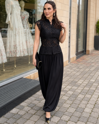 Conjunto Elegante com Blusa de Renda e Calças Fluidas
