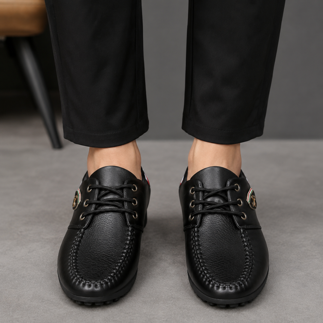 Sapatos Casuais com Atacadores e Costuras Visíveis