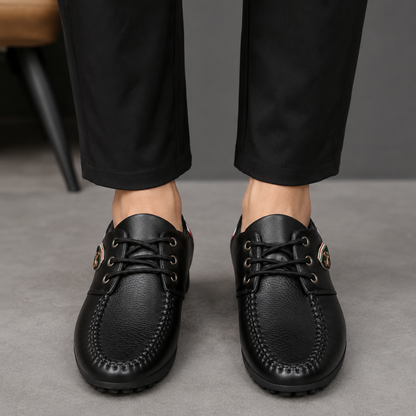 Sapatos Casuais com Atacadores e Costuras Visíveis