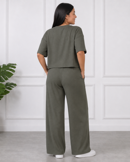 Conjunto com pregas e calças largas (Desconto na 2.ª unidade)
