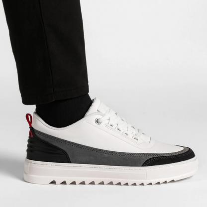 Sapato para usar em casa com elevação oculta 