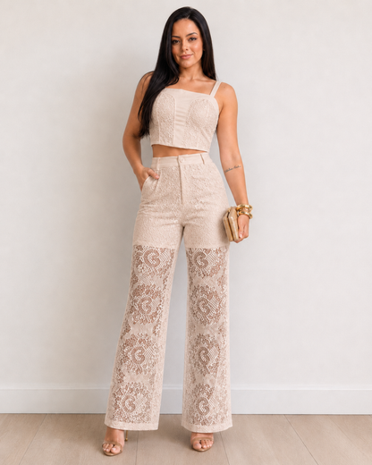 Conjunto de renda com top e calças