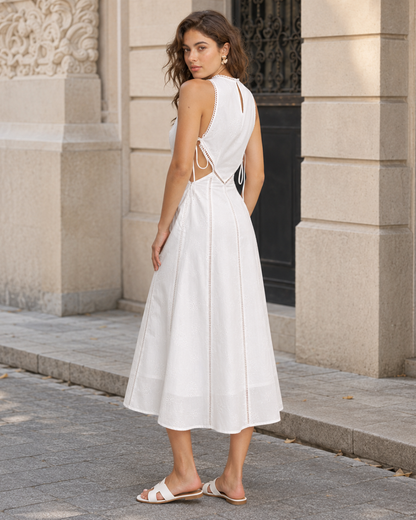 Vestido com Detalhes Calados e Cintura Ajustável