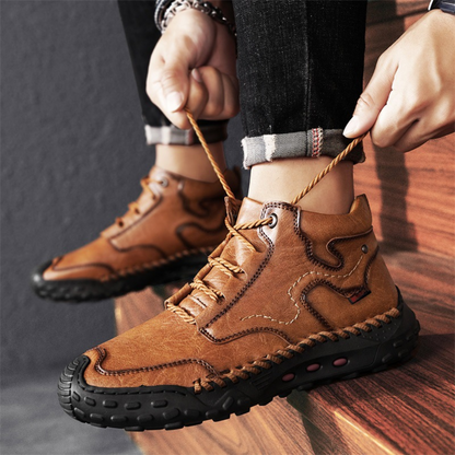 Botas de caminhada em pele costurada 