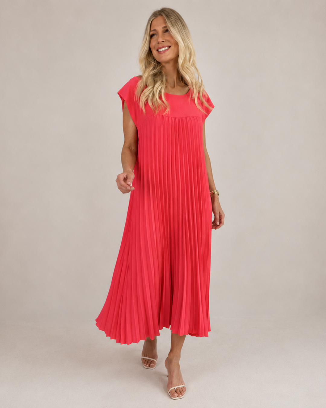 Vestido comprido plissado com mangas franzidas