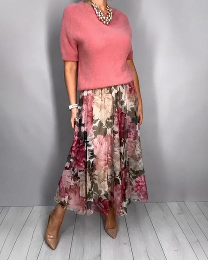 Conjunto de duas peças com blusa de malha e saia midi com padrão floral
